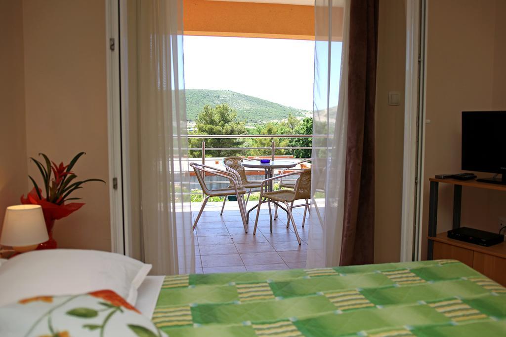 לוזובאק Guest Accommodation Slapovi Krke חדר תמונה